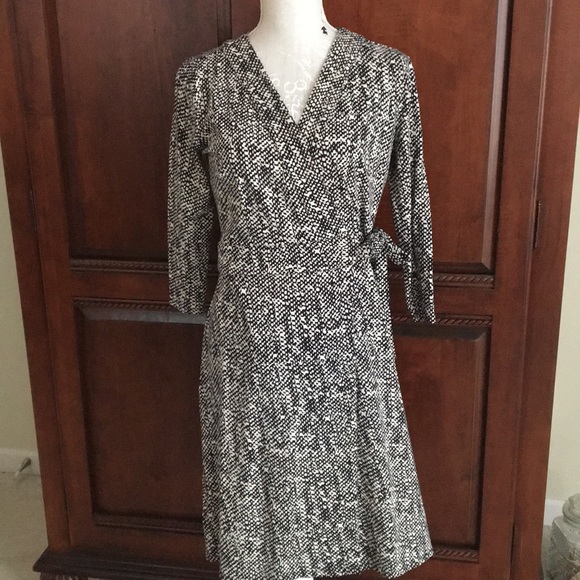 Ann Taylor Pixel Wrap Dress 4P - Picture 1 of 5